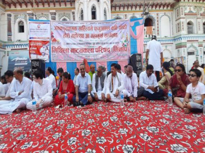 यस वर्षको महामुर्ख बने डा. झा, गोबर गणेश को ?